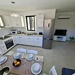 شقة Bright Coastal Penthouse With Huge Terrace Overlooking The Sea- Ghadira Mellieha *