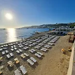 Bright Coastal Penthouse With Huge Terrace Overlooking The Sea- Ghadira Mellieha شقة *
