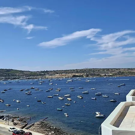 Bright Coastal Penthouse With Huge Terrace Overlooking The Sea- Ghadira Mellieha 아파트 *