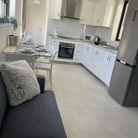 Bright Coastal Penthouse With Huge Terrace Overlooking The Sea- Ghadira Mellieha Apartament *