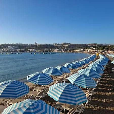 Bright Coastal Penthouse With Huge Terrace Overlooking The Sea- Ghadira Mellieha Apartament *