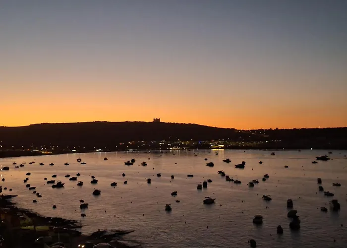 아파트 Bright Coastal Penthouse With Huge Terrace Overlooking The Sea- Ghadira Mellieha Is-Sellum