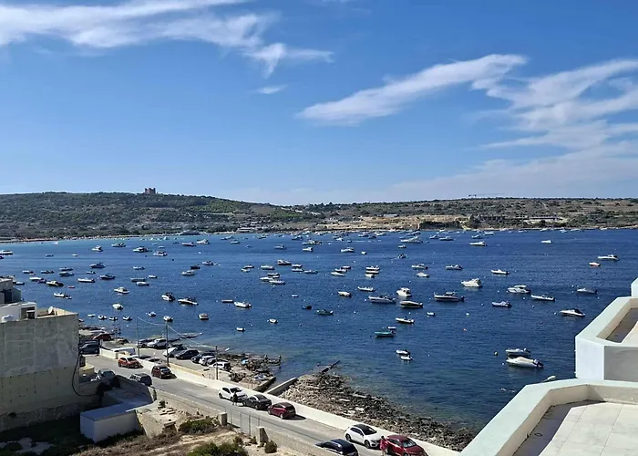 아파트 Bright Coastal Penthouse With Huge Terrace Overlooking The Sea- Ghadira Mellieha Is-Sellum