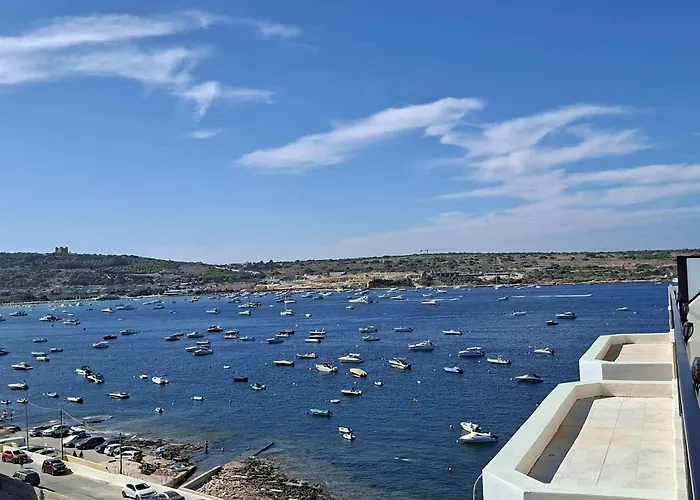 Bright Coastal Penthouse With Huge Terrace Overlooking The Sea- Ghadira Mellieha 아파트 *