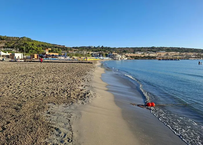 아파트 Bright Coastal Penthouse With Huge Terrace Overlooking The Sea- Ghadira Mellieha *