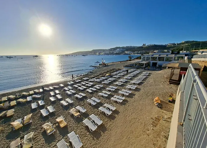 Bright Coastal Penthouse With Huge Terrace Overlooking The Sea- Ghadira Mellieha 아파트 *