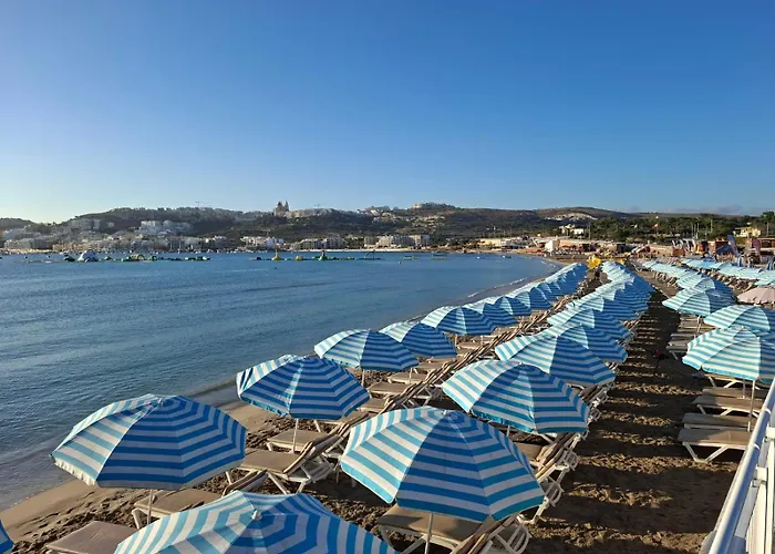 Bright Coastal Penthouse With Huge Terrace Overlooking The Sea- Ghadira Mellieha 아파트 *